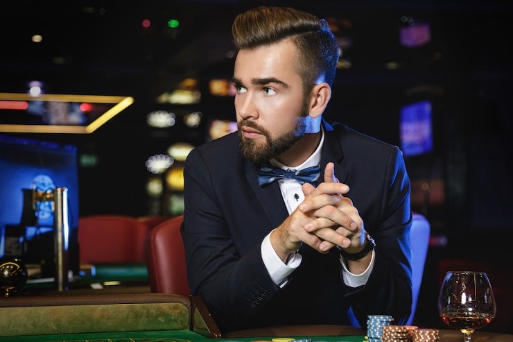 Kombinasi tangan poker dan tingkat kemenangan — dari kartu tinggi hingga royal flush